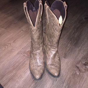 Roper women’s cowboy boots